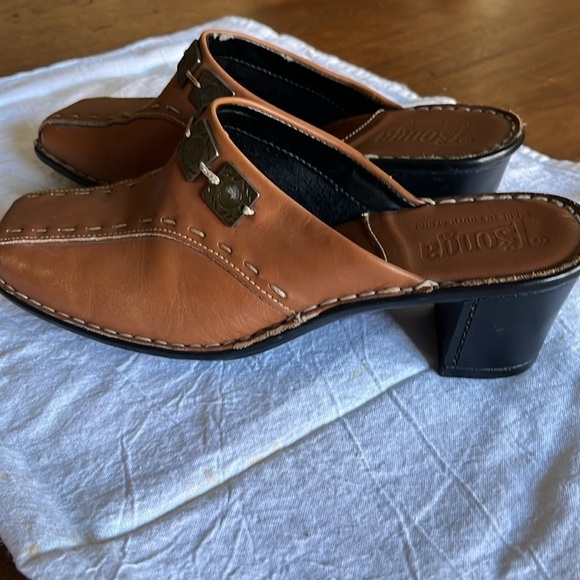 Tsonga tan leather open back mules. From South Africa. Size 7. New - Picture 2 of 7